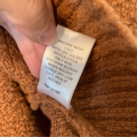 C&C California V-neck Pullover Sweater - Picture 6 of 6